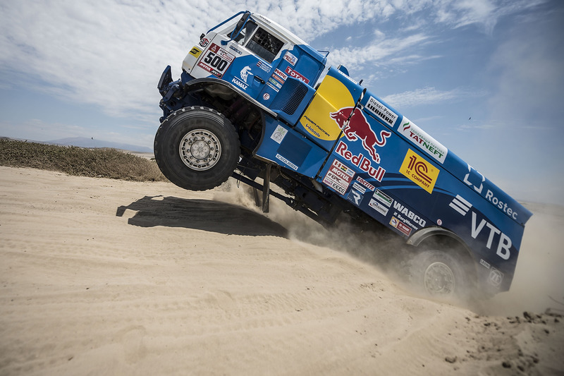 #500 Team Kamaz Master: Eduard Nikolaev, Evgeny Yakovlev, Vladimir Rybakov