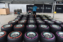 Mercedes AMG F1 mechanic and Pirelli tyres