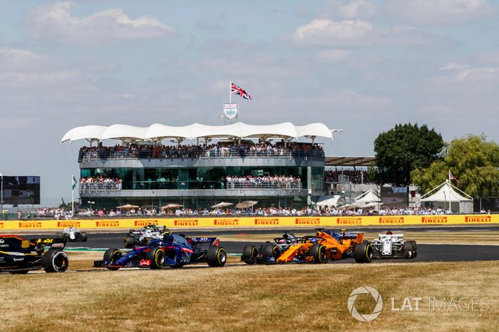 Carlos Sainz Jr., Renault Sport F1 Team R.S. 18, Pierre Gasly, Toro Rosso STR13, Fernando Alonso, McLaren MCL33, y Marcus Ericsson, Sauber C37