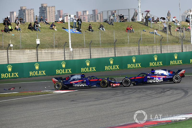 Pierre Gasly, Scuderia Toro Rosso STR13 and Brendon Hartley, Scuderia Toro Rosso STR13 collide