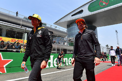 Carlos Sainz Jr., Renault Sport F1 Team and Fernando Alonso, McLaren on the drivers parade