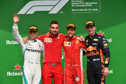 (L naar R): Valtteri Bottas, Mercedes-AMG F1, Sebastian Vettel, Ferrari en Max Verstappen, Red Bull Racing op het podium
