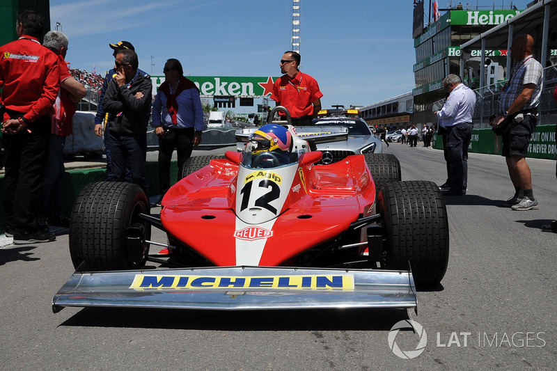 Jacques Villeneuve, guida la Ferrari 312T3 1978 del padre, vincitrice in Canada