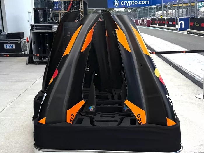 تفاصيل سيارة ماكلارين MCL40 