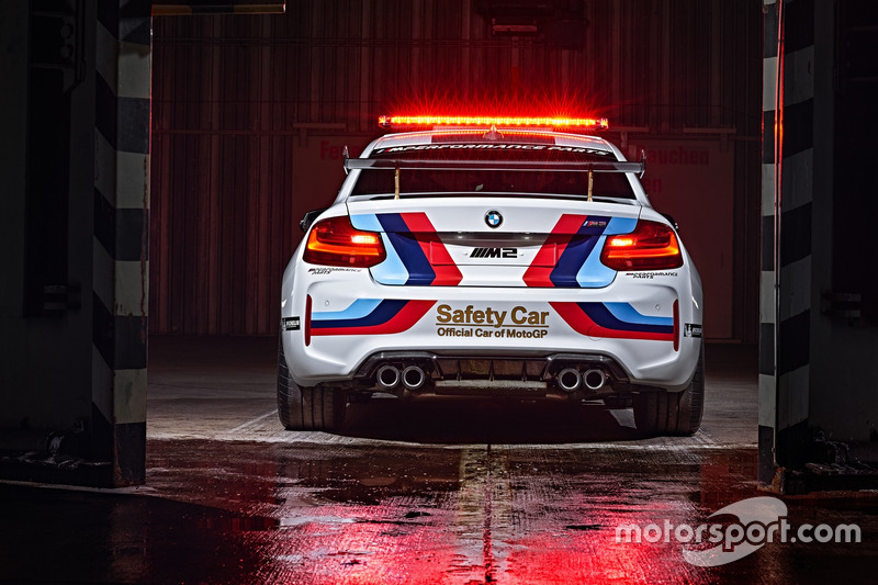 Машина безопасности MotoGP BMW M2