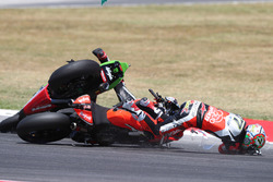 Chute de Chaz Davies, Ducati Team, Jonathan Rea, Kawasaki Racing