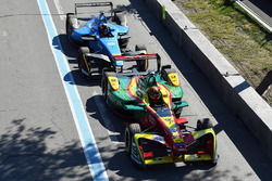 Даніель Абт, ABT Schaeffler Audi Sport, та Себастьян Буемі, Renault e.Dams, enter the pits