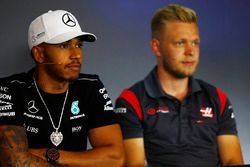 Lewis Hamilton, Mercedes AMG F1, Kevin Magnussen, Haas F1 Team
