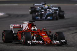 Себастьян Феттель, Ferrari SF70H, Валттері Боттас, Mercedes F1 W08