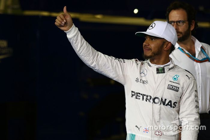 Ganador de la pole Lewis Hamilton, Mercedes AMG F1