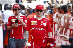 Гонщики Ferrari Кими Райкконен и Себастьян Феттель