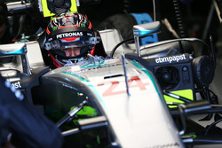 Тест-пілот Mercedes AMG F1 W07 Hybrid Естебан Окон