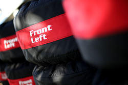Renault Sport F1 Team, pneumatici Pirelli
