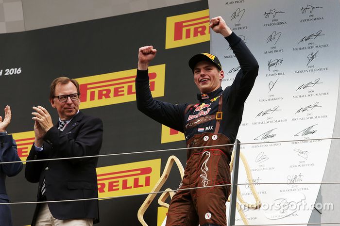 Max Verstappen, Red Bull Racing celebra su segundo puesto en el podio