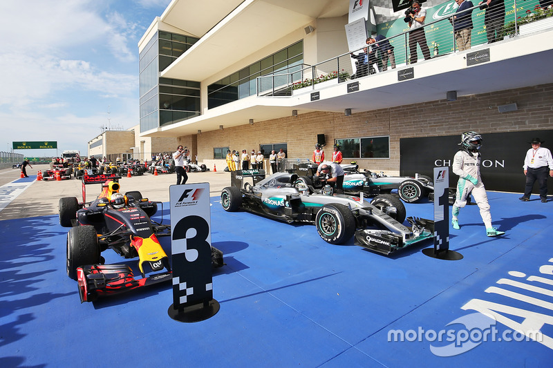 Daniel Ricciardo, Red Bull Racing, Lewis Hamilton, Mercedes AMG F1 y Nico Rosberg, Mercedes AMG F1 en parc ferme