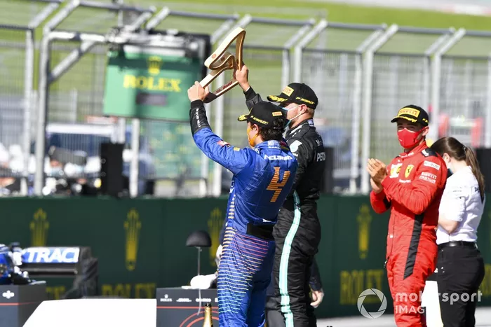 Podio: tercer lugar Lando Norris, McLaren celebra