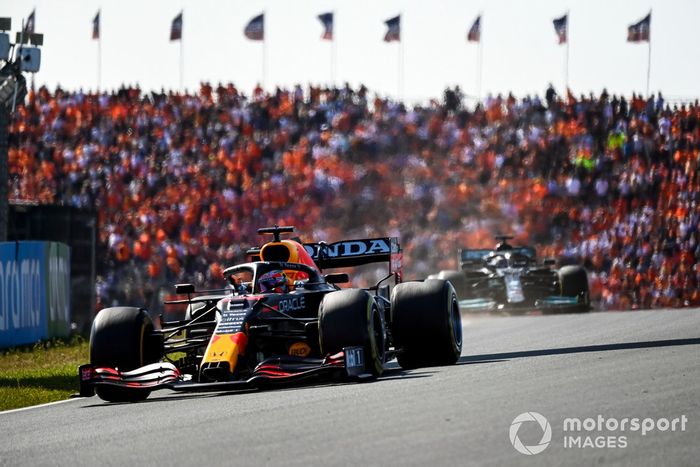 Max Verstappen, Red Bull Racing RB16B, Lewis Hamilton, Mercedes W12