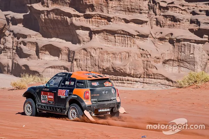 #355 X-Raid Mini: Aleksandr Dorossinskij, Oleg Uperenko