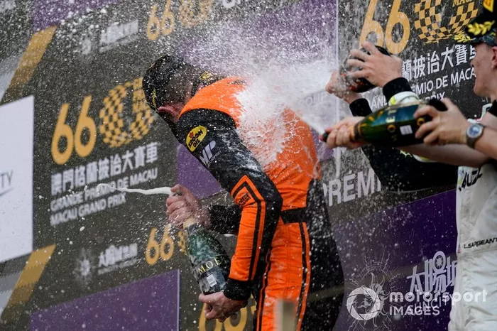 Podio: ganador Richard Verschoor, MP Motorsport