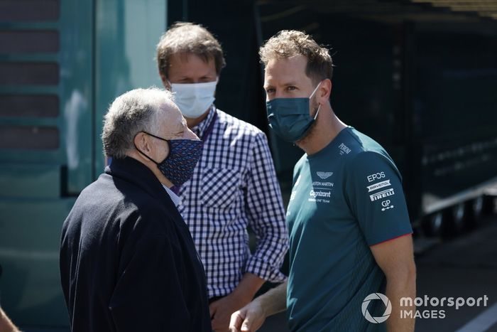 El presidente de la FIA Jean Todt, y Sebastian Vettel, Aston Martin