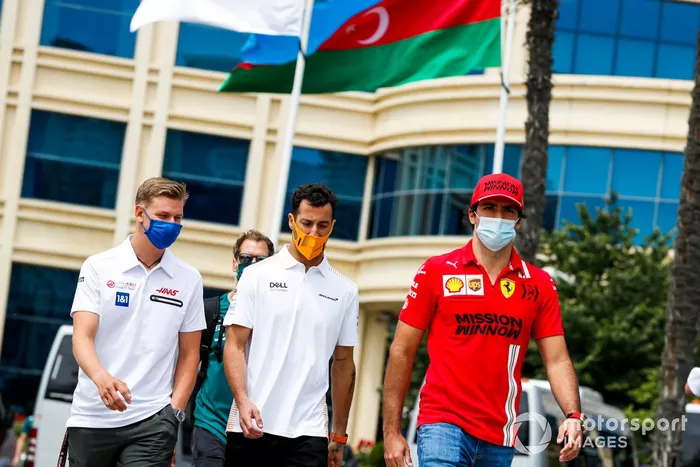 Mick Schumacher, Haas F1, Daniel Ricciardo, McLaren y Carlos Sainz Jr., Ferrari 