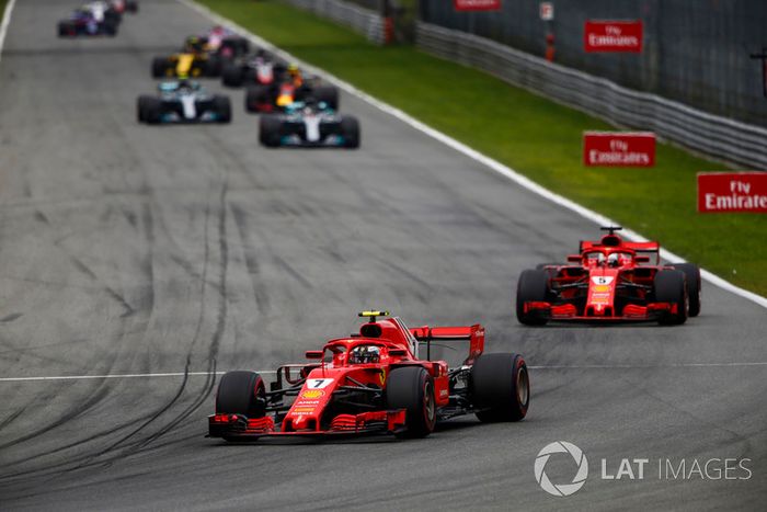 Kimi Raikkonen, Ferrari SF71H, y Sebastian Vettel, Ferrari SF71H 