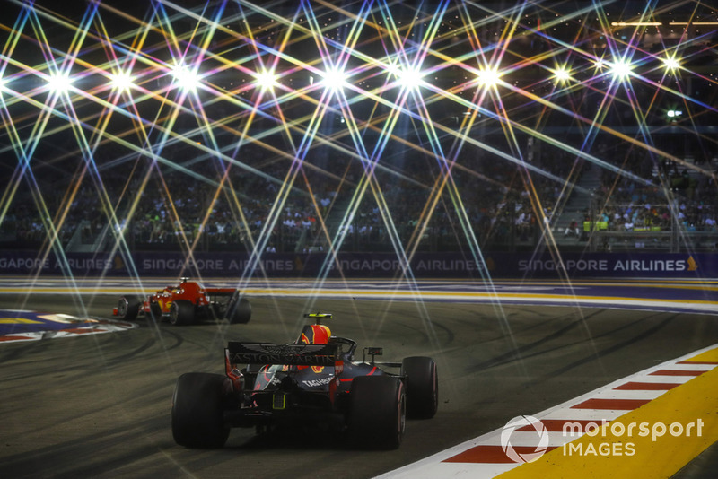 Sebastian Vettel, Ferrari SF71H, Max Verstappen, Red Bull Racing RB14