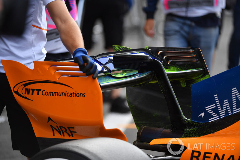 Sayap belakang McLaren MCL33