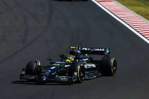 Lewis Hamilton, Mercedes F1 W14, Charles Leclerc, Ferrari SF-23