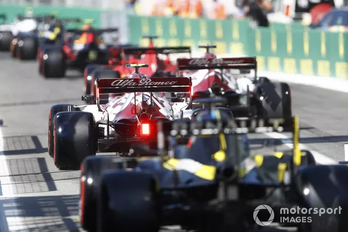 Antonio Giovinazzi, Alfa Romeo Racing C39, Daniel Ricciardo, Renault F1 Team R.S.20