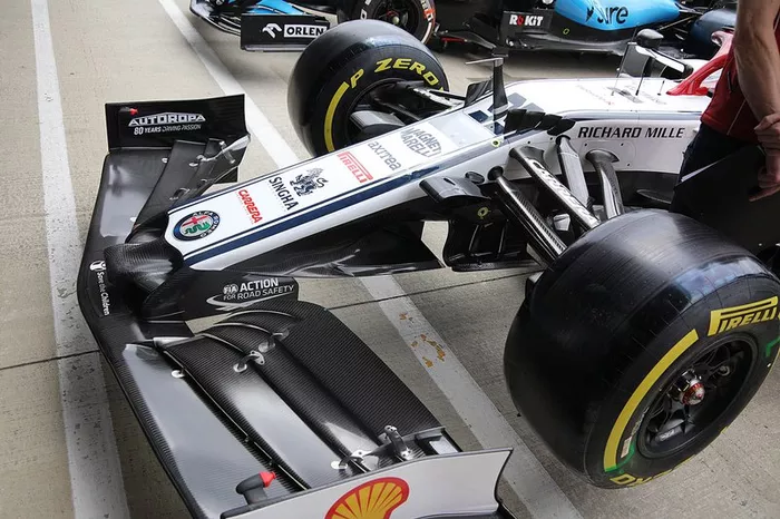 Detalle de la nariz del Alfa Romeo Racing C38