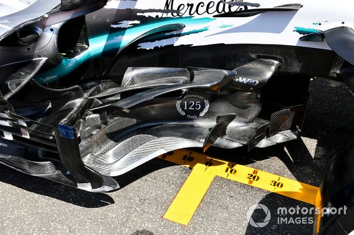 Mercedes AMG F1 W10 con decoración especial por los 125 años en motorsport