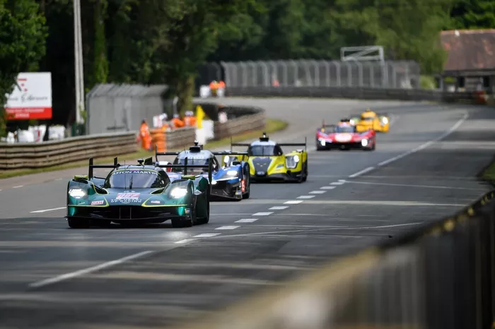#007 Aston Martin Thor Team Aston Martin Valkyrie: Harry Tincknell, Tom Gamble, Ross Gunn