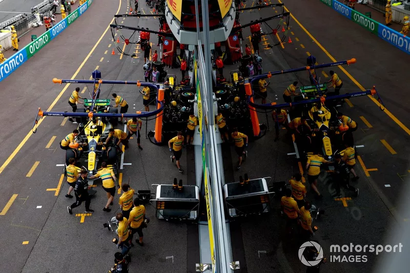 Lando Norris, McLaren MCL38, in pit lane