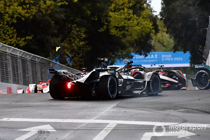 Stoffel Vandoorne, Mercedes Benz EQ, EQ Silver Arrow 02, se recupera de un accidente