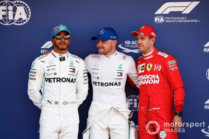 Los tres primeros clasificados, Lewis Hamilton, Mercedes AMG F1, el hombre de la pole Valtteri Bottas, Mercedes AMG F1 y Sebastian Vettel, Ferrari