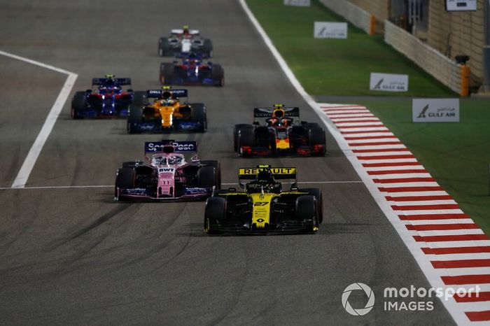 Nico Hulkenberg, Renault R.S. 19, leads Sergio Perez, Racing Point RP19, Pierre Gasly, Red Bull Racing RB15, Lando Norris, McLaren MCL34, and Alexander Albon, Toro Rosso STR14