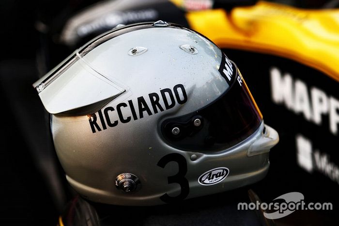 Casco de Daniel Ricciardo, Renault F1 Team, para el GP de China