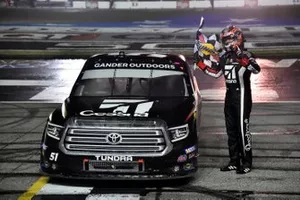 Race Winner Kyle Busch, Kyle Busch Motorsports, Toyota Tundra Cessna