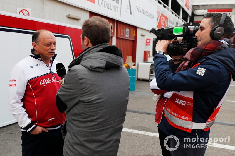 Frederic Vasseur, Team Principal Alfa Romeo Racing, parla con i media