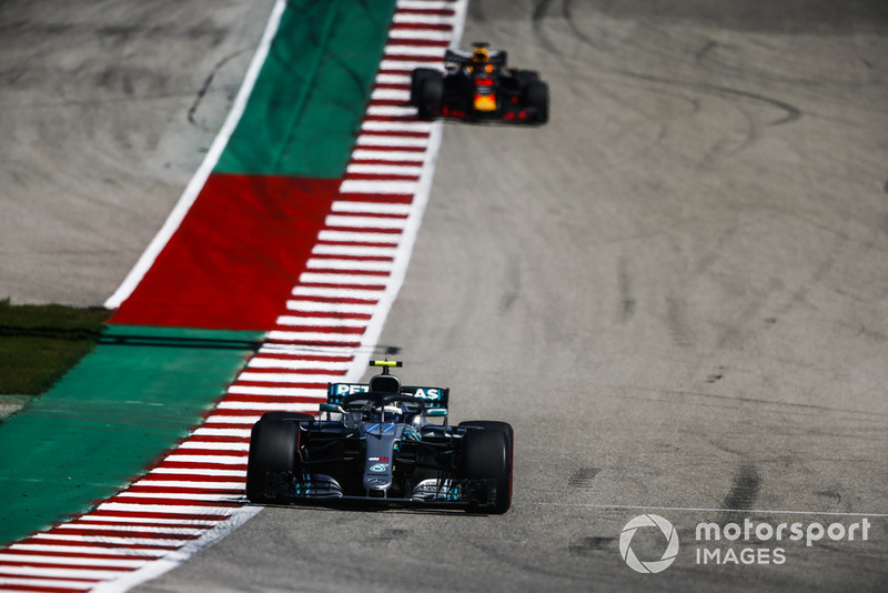 Valtteri Bottas, Mercedes AMG F1 W09 EQ Power+, Daniel Ricciardo, Red Bull Racing RB14