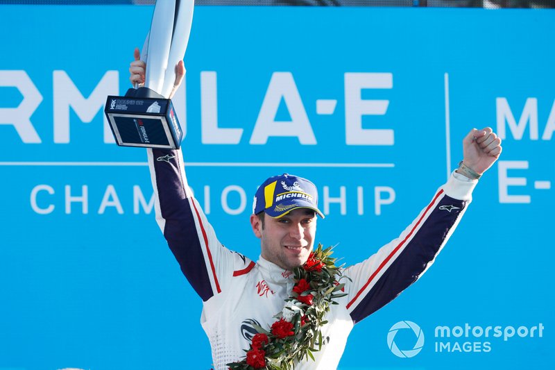 Robin Frijns, Envision Virgin Racing, 2nd position, with his trophy