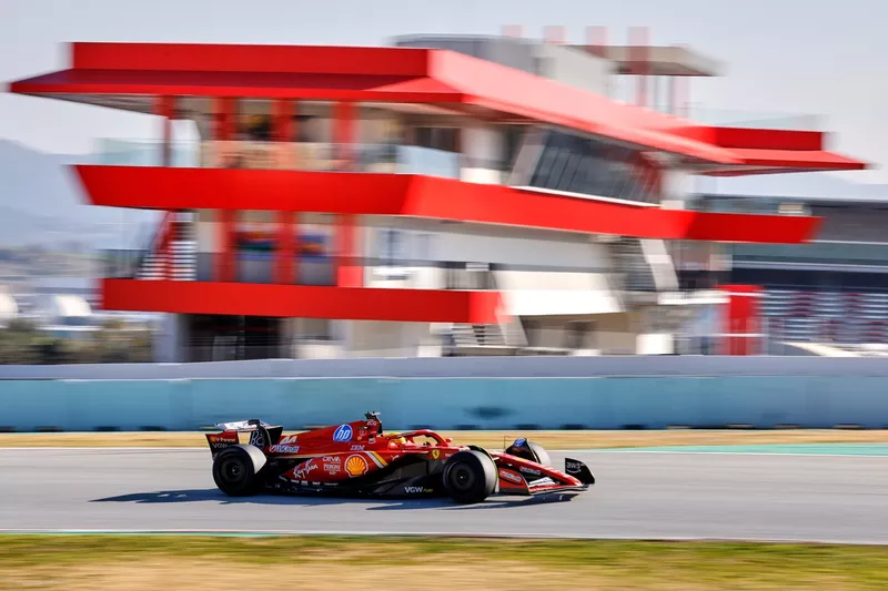 Lewis Hamilton, Ferrari SF-24 lors des essais Pirelli