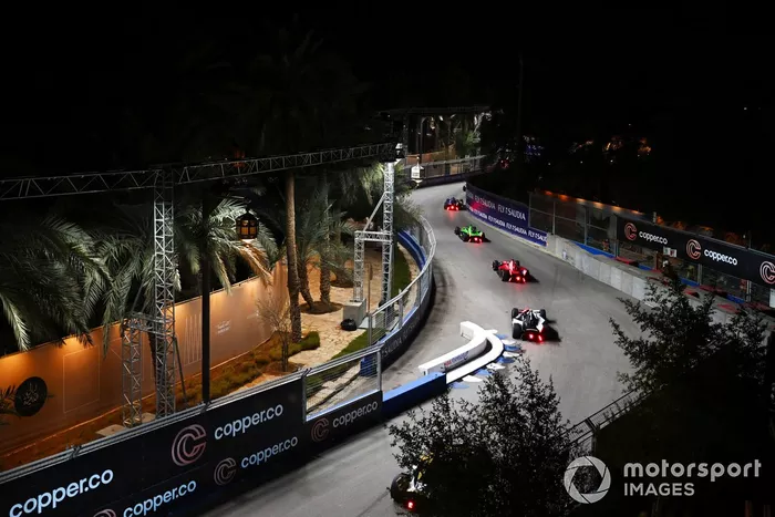 Sebastien Buemi, Envision Racing, Jaguar I-TYPE 6, Jake Dennis, Andretti Autosport, Porsche 99 X Electric Gen3, Sam Bird, Jaguar Racing, Jaguar I-TYPE 6