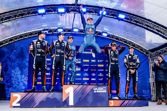 Podio: Ganadores Ott Tänak, Martin Järveoja, M-Sport Ford World Rally Team Ford Puma Rally1, segundos Craig Breen, James Fulton, Hyundai World Rally Team Hyundai i20 N Rally1, terceros Thierry Neuville, Martijn Wydaeghe, Hyundai World Rally Team Hyundai i20 N Rally1