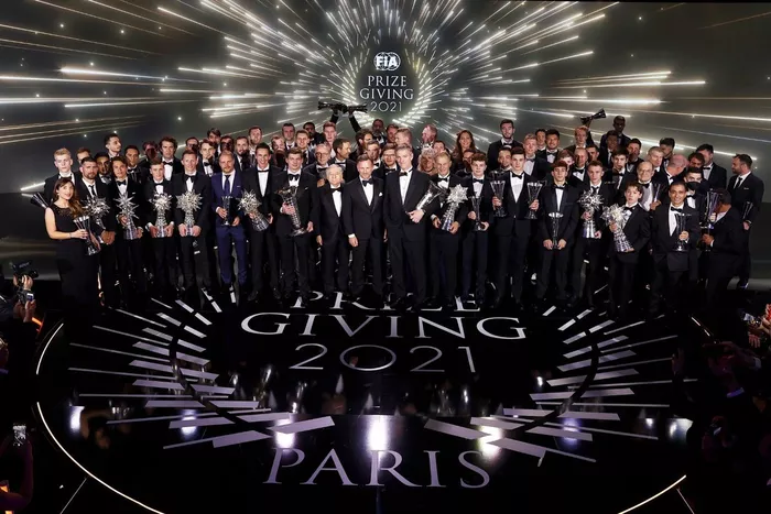 Foto de grupo en la Gala de la FIA 2021