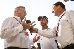 Ross Brawn, Formula One Motorsporları Direktörü ve Lewis Hamilton, Mercedes-AMG F1 ve James Allen