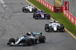 Valtteri Bottas, Mercedes AMG F1 W09, Marcus Ericsson, Sauber C37 Ferrari, Pierre Gasly, Toro Rosso STR13 Honda, anDrivers Charles Leclerc, Sauber C37 Ferrari