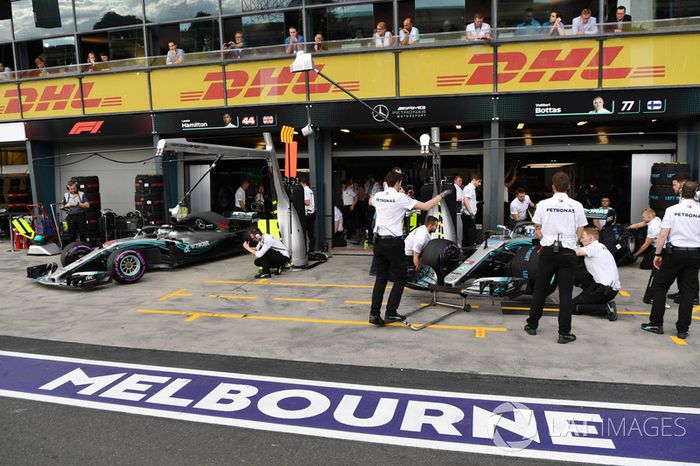 Lewis Hamilton, Mercedes-AMG F1 W09 y Valtteri Bottas, Mercedes-AMG F1 W09