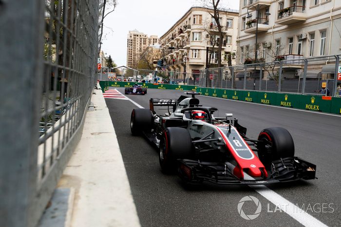 Romain Grosjean, Haas F1 Team VF-18 Ferrari, Pierre Gasly, Toro Rosso STR13 Honda